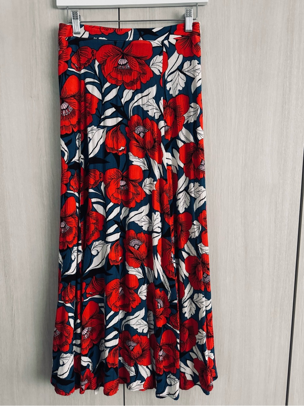 Lulu's Red Floral Maxi Skirt with Navy & White Accents Sz S